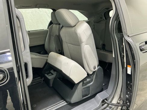 Used 2024 Toyota Sienna LE image 17
