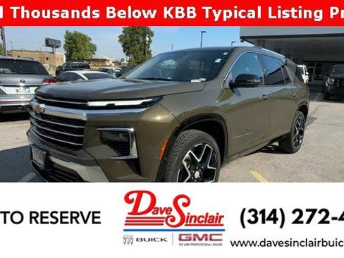 Used 2024 Chevrolet Traverse RS image 1