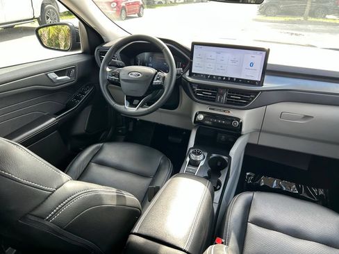 Used 2023 Ford Escape SE FWD image 9