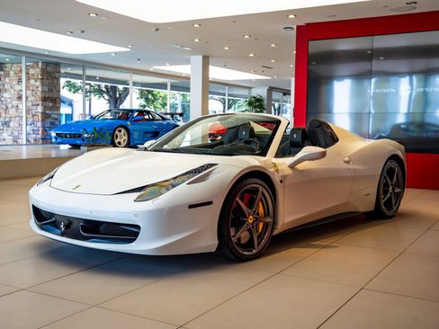 Certified 2015 Ferrari 458 Spider RWD image 4