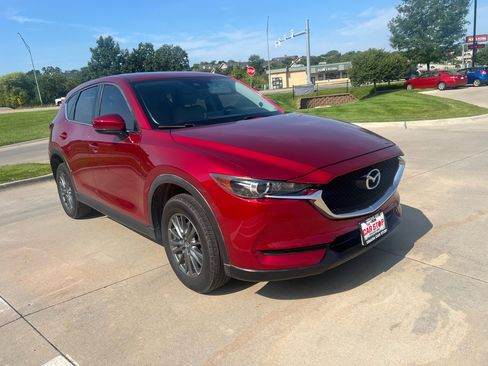 Used 2017 MAZDA CX-5 Touring w/ Preferred Equipment Package image 4