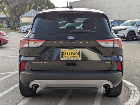 Used 2020 Ford Escape Titanium image 5