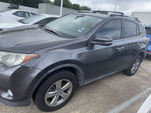 Used 2015 Toyota RAV4 XLE image 2