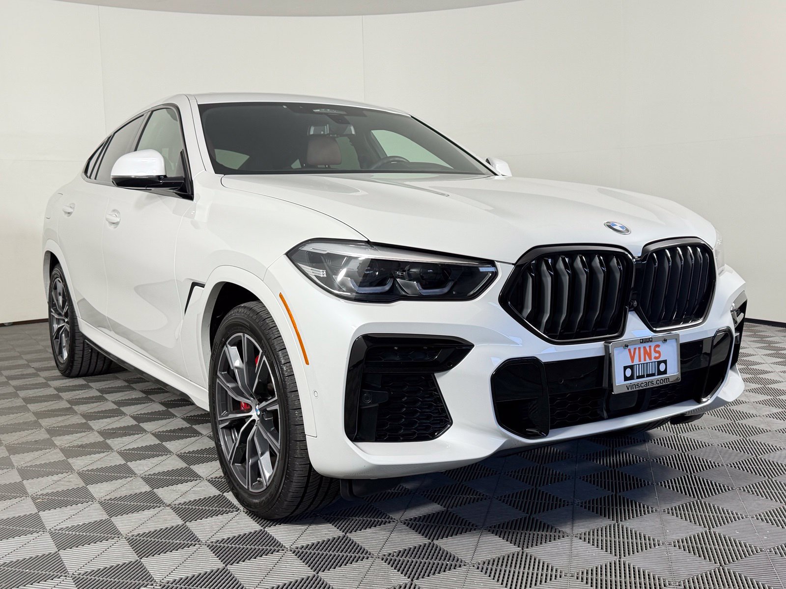 Used 2022 BMW X6 xDrive40i w/ M Sport Package AWD/4WD image 1
