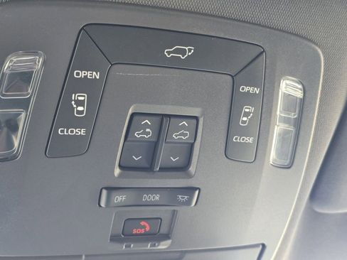 Used 2021 Toyota Sienna XSE FWD image 9