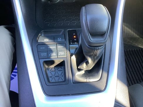 Used 2022 Toyota RAV4 XLE w/ XLE Grade Weather Package image 20