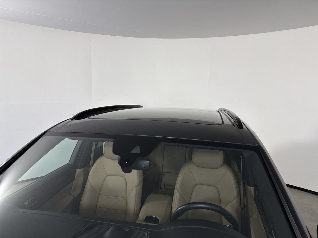 Certified 2023 Porsche Cayenne AWD/4WD image 17