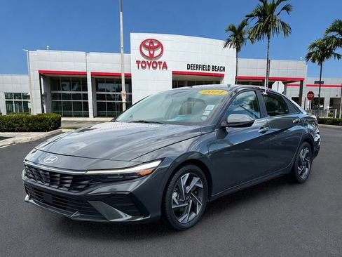 Used 2024 Hyundai Elantra Limited FWD image 3