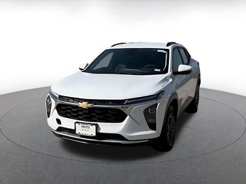 Used 2025 Chevrolet Trax LT w/ LT Convenience Package image 7