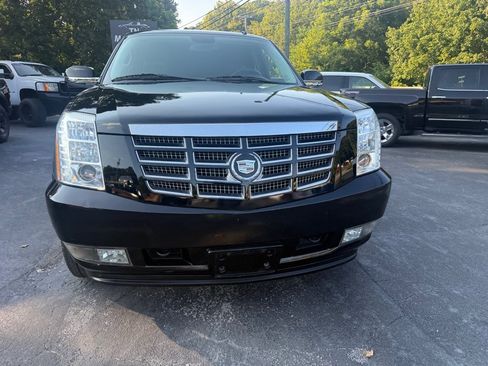 Used 2011 Cadillac Escalade AWD image 30