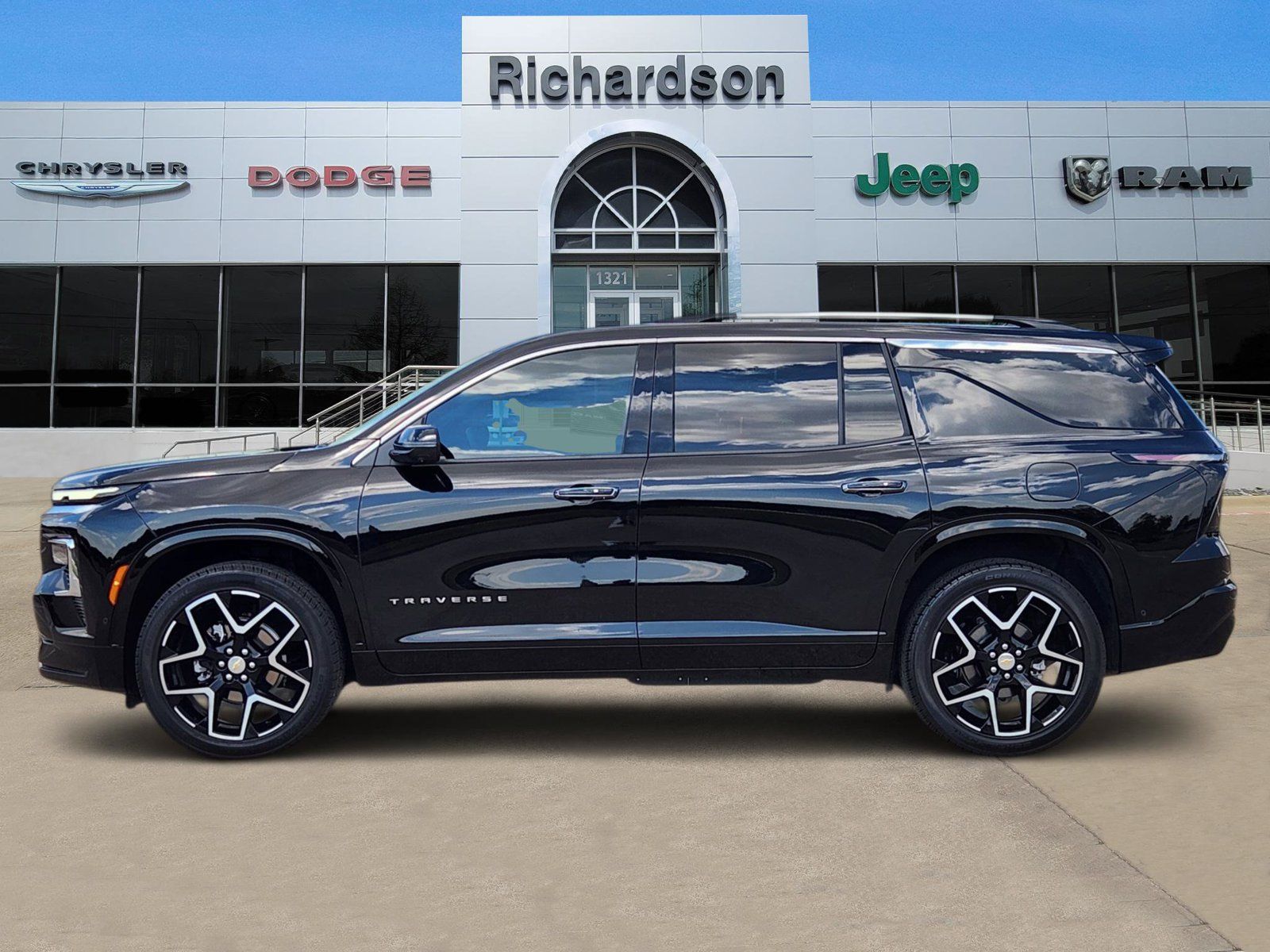 Used 2026 Chevrolet Traverse High Country w/ LPO, Floor Liner Package FWD image 3
