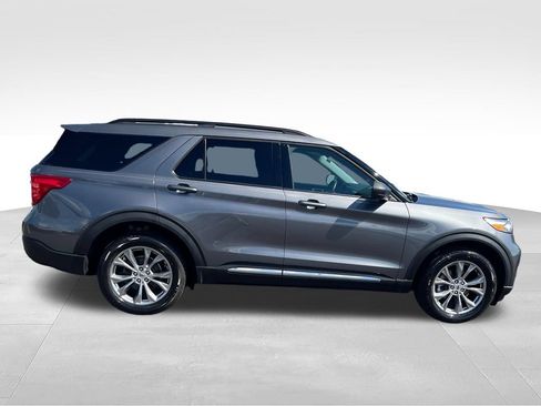Used 2022 Ford Explorer XLT w/ Equipment Group 202A AWD/4WD image 7