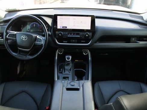 Used 2024 Toyota Grand Highlander AWD image 13