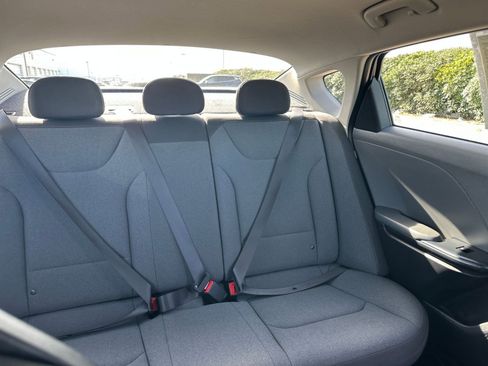 Used 2025 Kia K4 LXS image 40