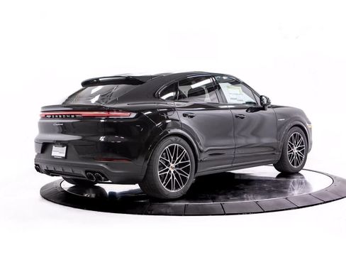 Certified 2026 Porsche Cayenne E-Hybrid Coupe AWD/4WD image 7