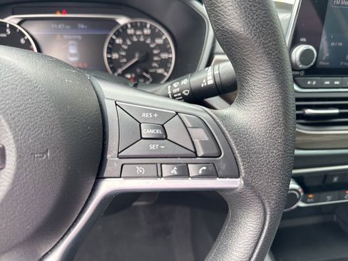 Used 2025 Nissan Altima 2.5 SV image 18