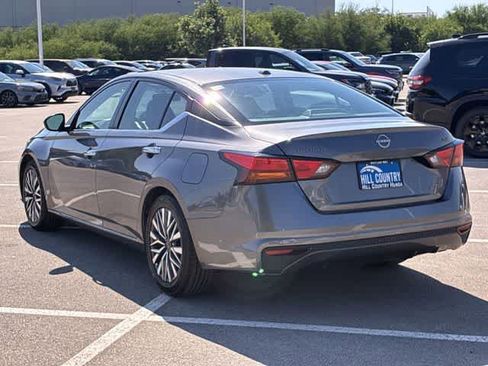 Used 2024 Nissan Altima 2.5 SV FWD image 4