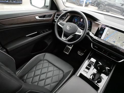 Certified 2025 Volkswagen Atlas SEL Premium R-Line AWD/4WD image 9