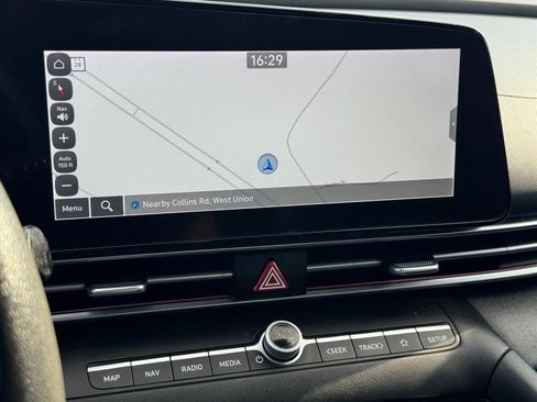 Used 2024 Hyundai Elantra SEL FWD image 21