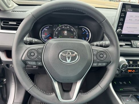 Used 2022 Toyota RAV4 Limited image 15