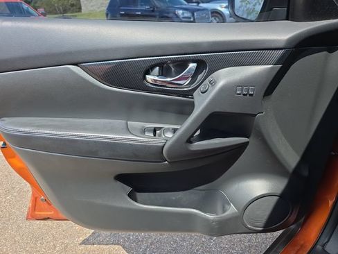 Used 2017 Nissan Rogue SL w/ SL Premium Package AWD/4WD image 17