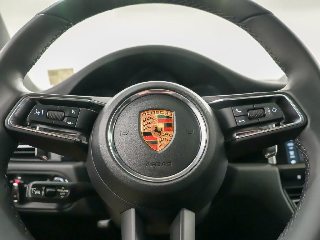 Certified 2026 Porsche Macan AWD/4WD image 27