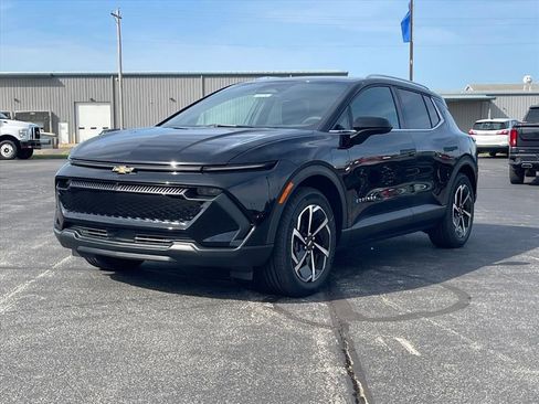 New 2026 Chevrolet Equinox EV LT image 2