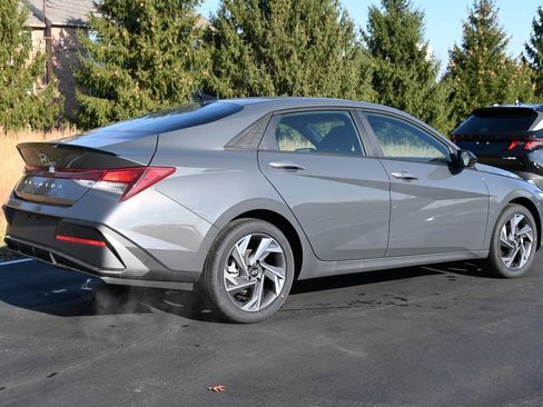 Used 2025 Hyundai Elantra Sport image 8