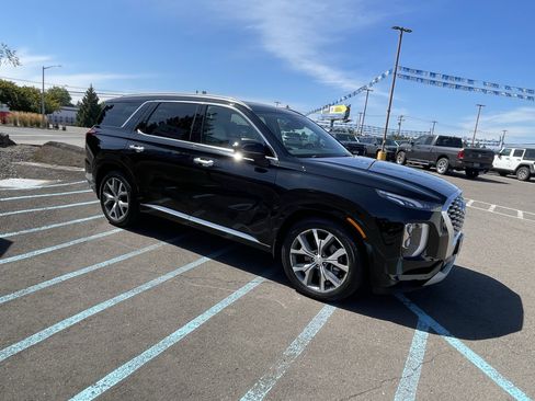 Certified 2022 Hyundai Palisade Limited w/ Winter Package AWD/4WD image 7