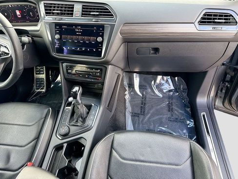 Used 2022 Volkswagen Tiguan SEL R-Line AWD/4WD image 17