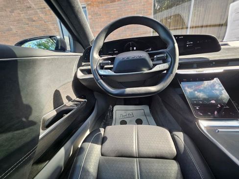 Used 2025 Lucid Air Grand Touring AWD/4WD image 3