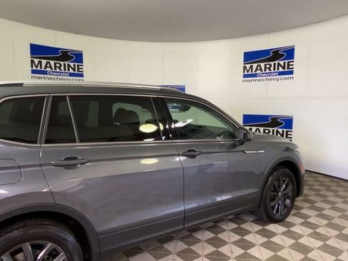 Used 2023 Volkswagen Tiguan SE AWD/4WD image 2