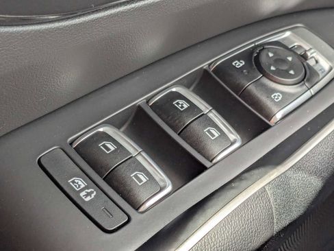 Certified 2025 Kia Sorento S AWD/4WD image 30