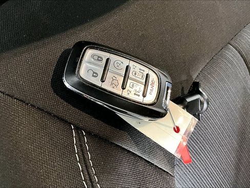 Used 2020 Chrysler Pacifica Touring w/ S Appearance Package FWD image 10