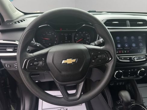 Used 2021 Chevrolet TrailBlazer LT w/ Convenience Package FWD image 13