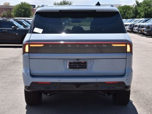 New 2026 Lincoln Navigator Reserve w/ Jet Appearance Package AWD/4WD image 8