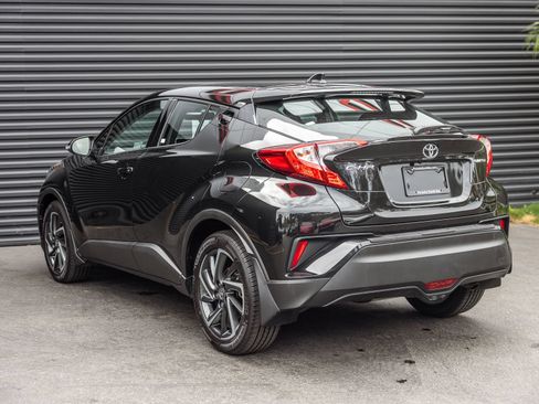 Used 2021 Toyota C-HR Limited FWD image 3