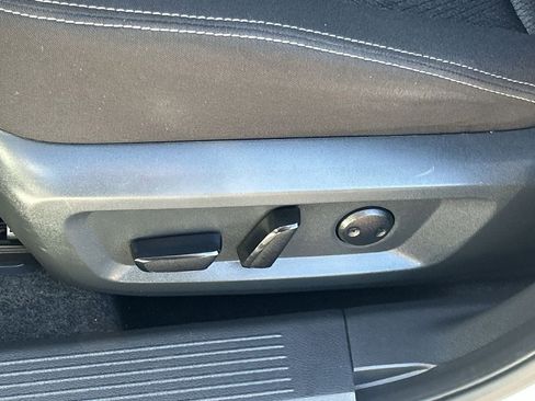 Used 2025 Nissan Rogue SV FWD image 17