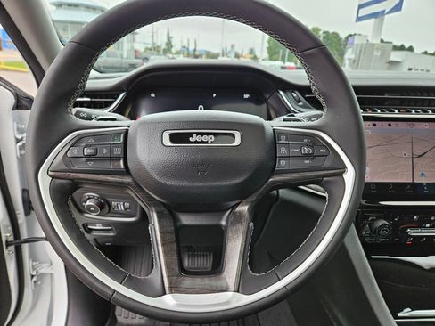 Used 2023 Jeep Grand Cherokee L Limited w/ Luxury Tech Group II AWD/4WD image 25