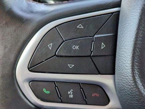 Used 2020 Chrysler Pacifica Touring-L image 24