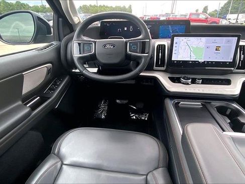 Certified 2025 Ford Expedition Active AWD/4WD image 4