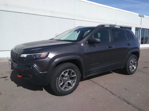 Used 2020 Jeep Cherokee Trailhawk image 2