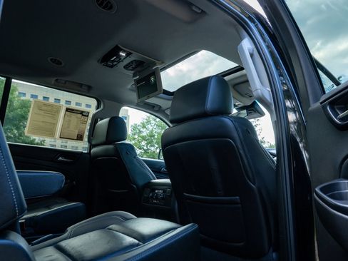 Used 2016 Chevrolet Suburban LTZ AWD/4WD image 17