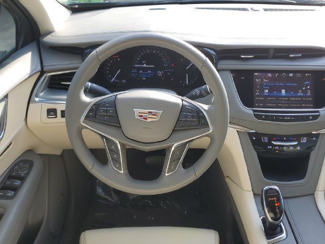 Certified 2017 Cadillac XT5 Luxury w/ Driver Awareness Package FWD image 18