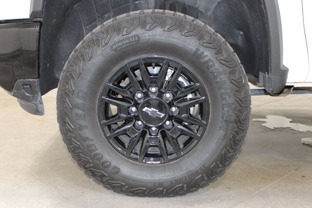 Used 2025 Chevrolet Silverado 2500 ZR2 w/ Technology Package AWD/4WD image 59