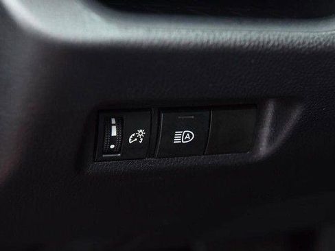 Used 2025 Toyota RAV4 XLE AWD/4WD image 11