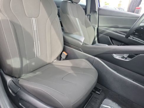 Certified 2025 Hyundai Elantra Sport image 23