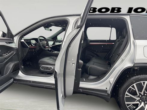 Used 2025 Jeep Wagoneer S Limited image 30