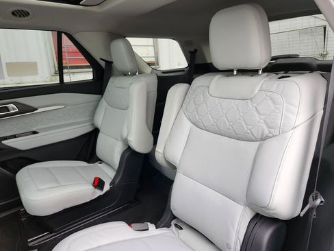 Used 2025 Ford Explorer Platinum w/ Ultimate Package image 12