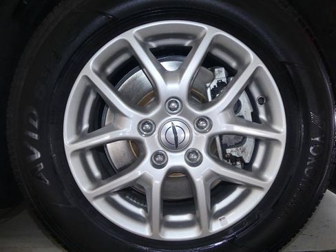 Used 2024 Chrysler Pacifica Touring-L FWD image 35